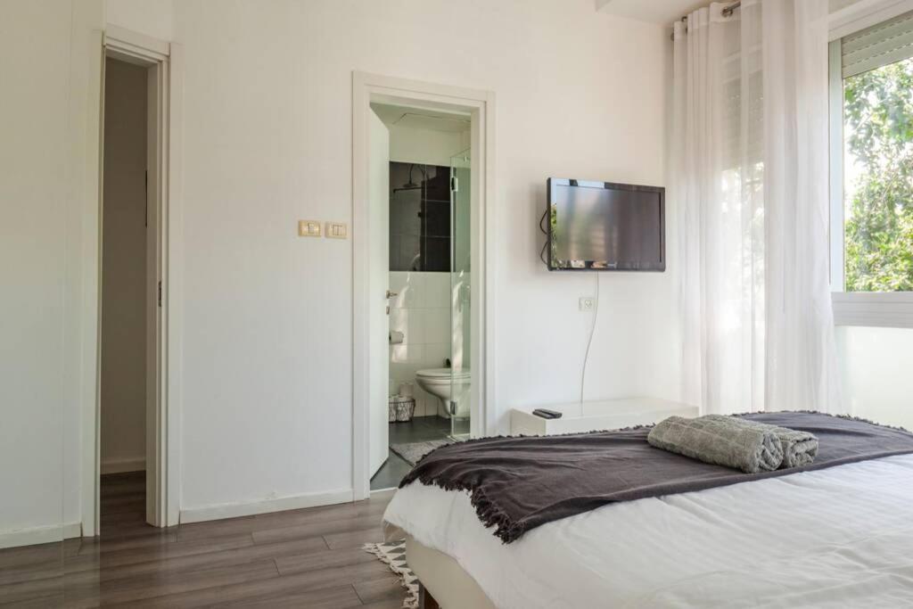 Big Apartment Next To Gordon Beach Plus Free Parking Tel Aviv Exterior photo