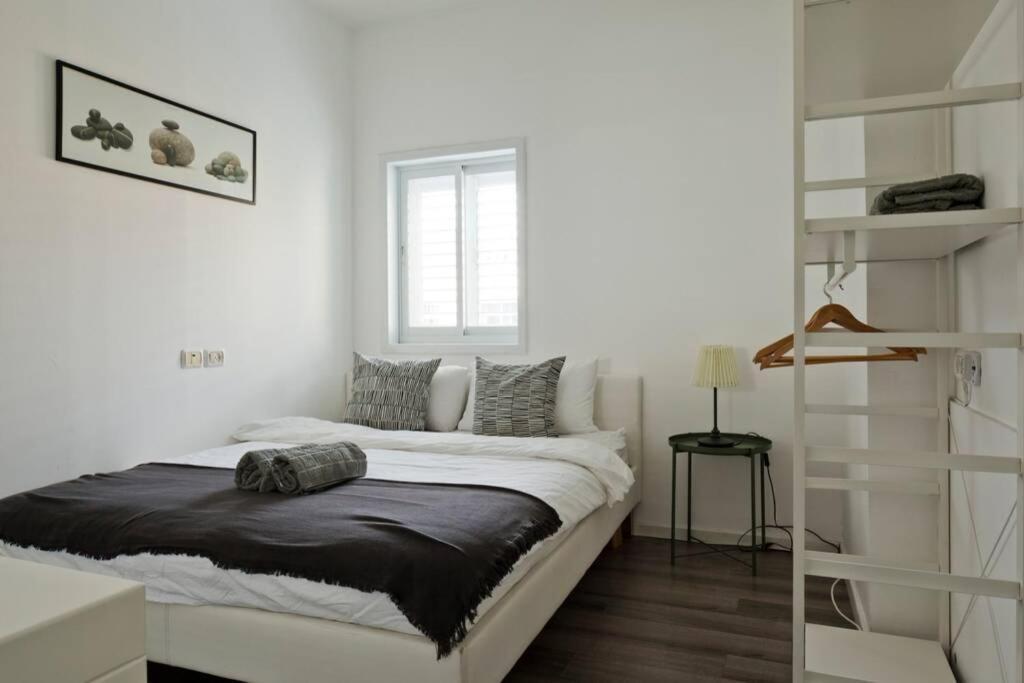 Big Apartment Next To Gordon Beach Plus Free Parking Tel Aviv Exterior photo