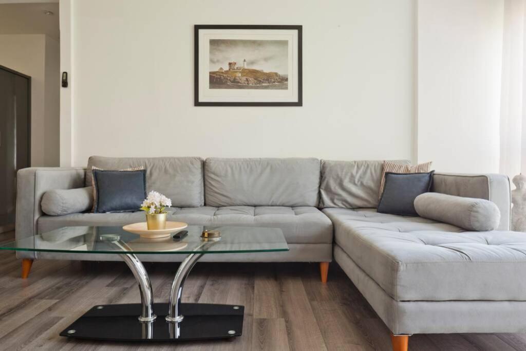 Big Apartment Next To Gordon Beach Plus Free Parking Tel Aviv Exterior photo