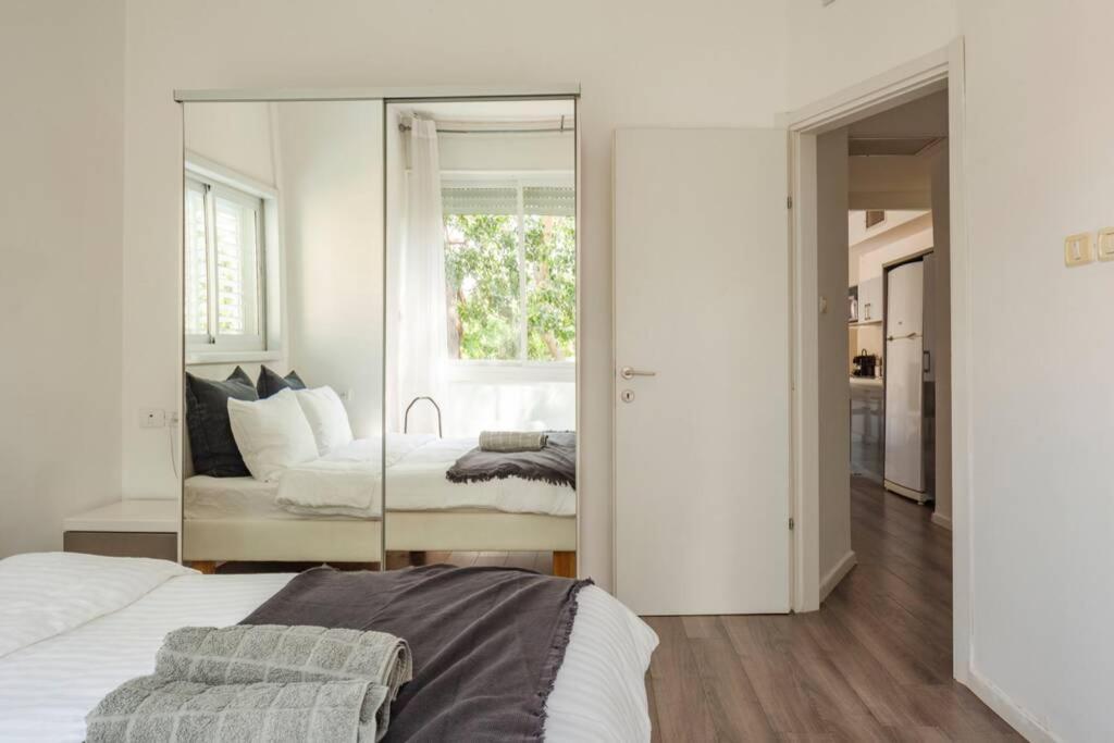 Big Apartment Next To Gordon Beach Plus Free Parking Tel Aviv Exterior photo